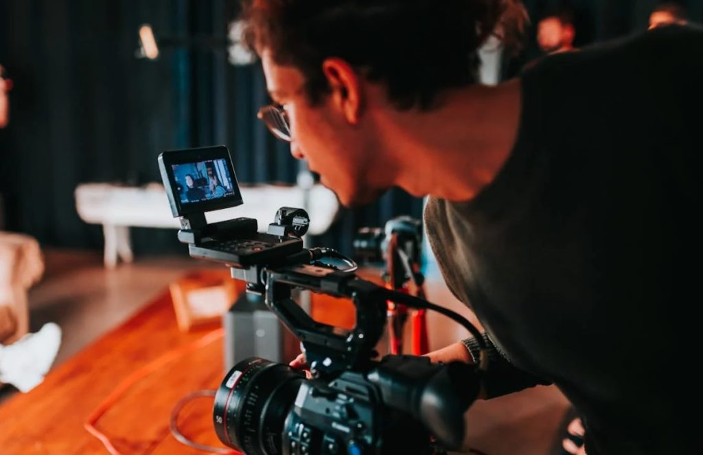 Membuat video company profile